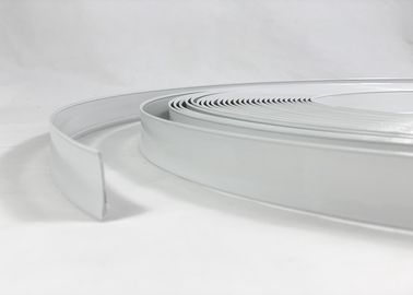 Стрелка белого цвета алюминиевая формирует коррозионную устойчивость пластиковой крышки отделки письма крышки 3D отделки хорошую